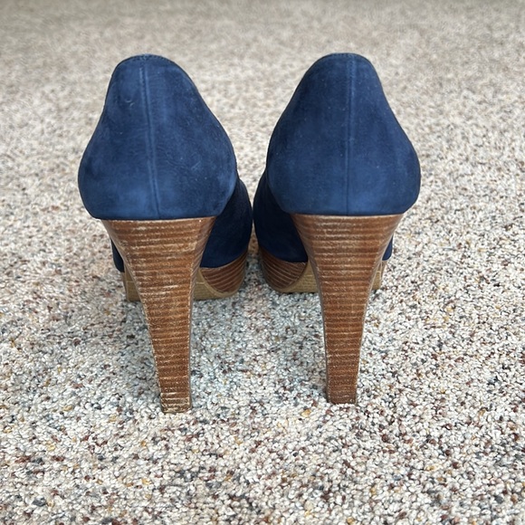 Stuart Weitzman Navy Blue Platform heels, size 8.5. - Picture 5 of 5
